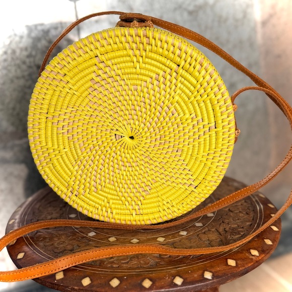 Street Level Yellow Woven Round Crossbody Bag Excellent Condition - Picture 4 of 13